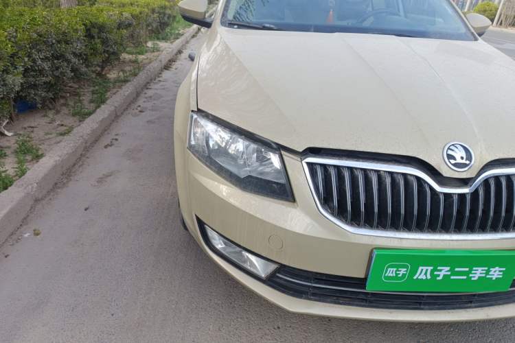 Used Skoda Octavia 2015 1.6L Manual Yijun Edition Right Front Headlight