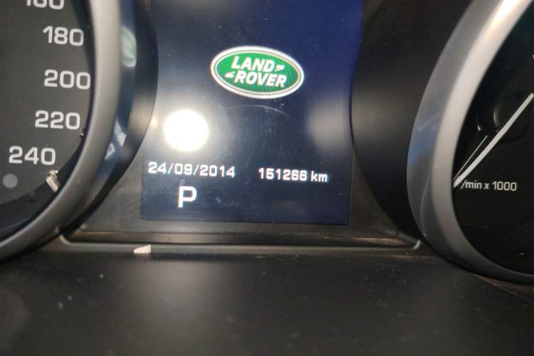 Used Land Rover Discovery Sport 2016 2.0T SE Odometer Close Up