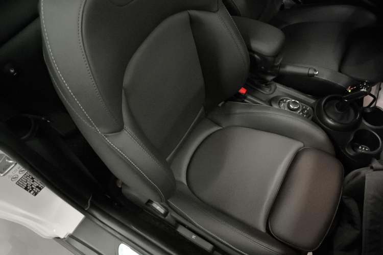 Used MINI MINI 2023 Updated 1.5T COOPER Artist
