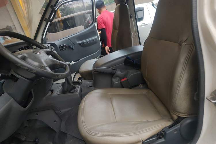 Used Jinbei Hiace 2011 2.0L 5th Generation Kuaiyunwang Standard Version 4G19 Left Front Seat