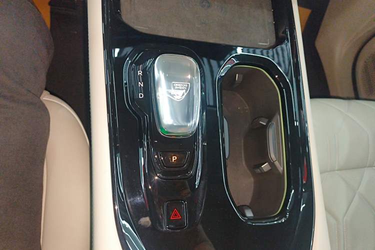 Used Volvo EM90 2025 Ultra Six-Seater