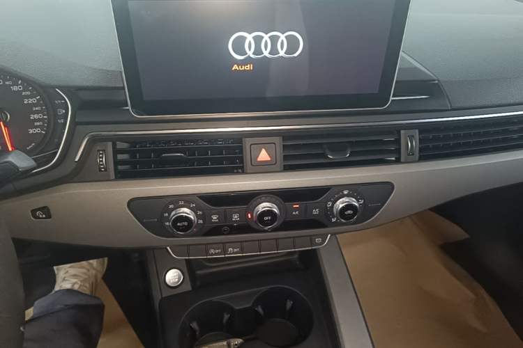 Used Audi A4L 2018 30th Anniversary Edition 30 TFSI Ambition Model Audio And AC Panel