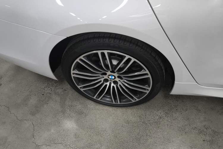 Used BMW 5 Series 2019 530Li Leading Model M Sport Package Right Rear Wheel Hub