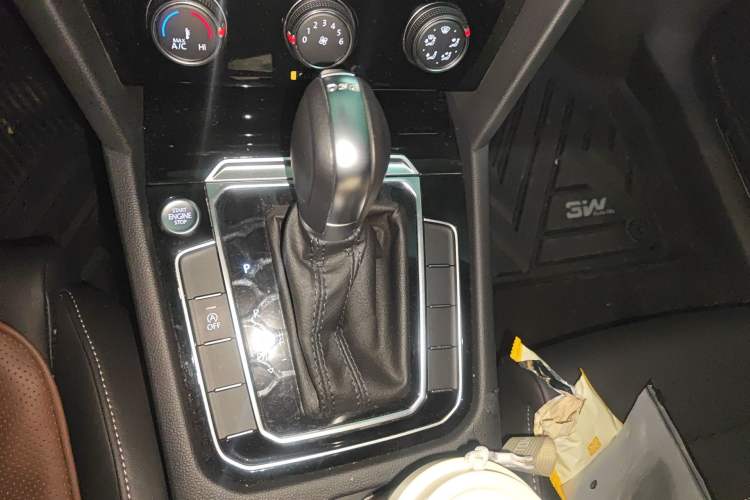 Used Volkswagen Magotan 2023 2 Million Units Limited-Edition 280TSI DSG Comfort Version Gear Lever