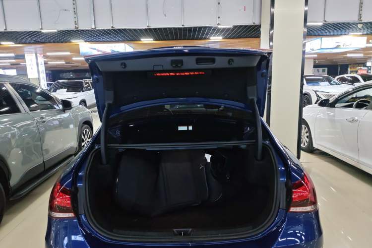 Used Mercedes-Benz A-Class 2022 Revised Version A 200 L Sport Sedan Fashionable Style Trunk