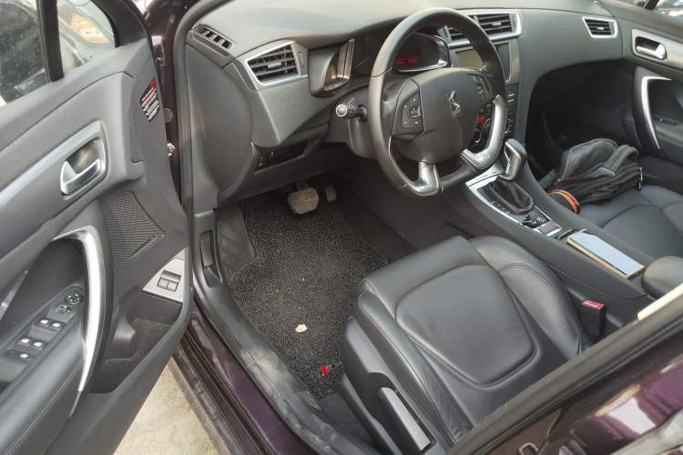 Used DS 5LS 2014 1.6T Elegant Version THP160