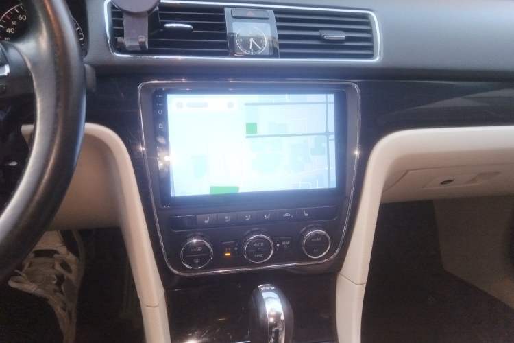 Used Volkswagen Passat 2015 1.8TSI DSG Prestige Edition Audio And AC Panel