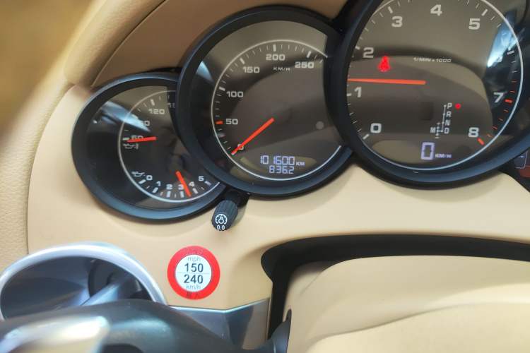 Used Porsche Cayenne 2014 Cayenne Platinum Edition 3.0T Odometer Close Up