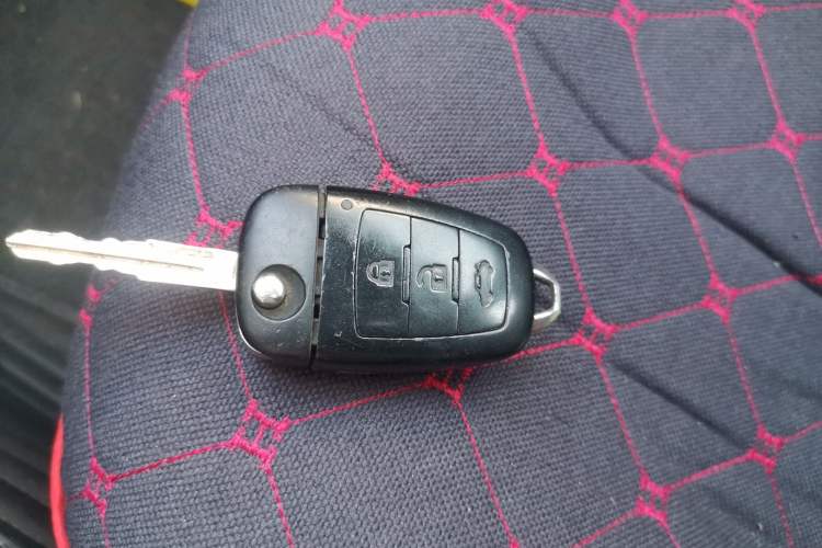 Used Bestune X80 2013 2.0L automatic luxury version
