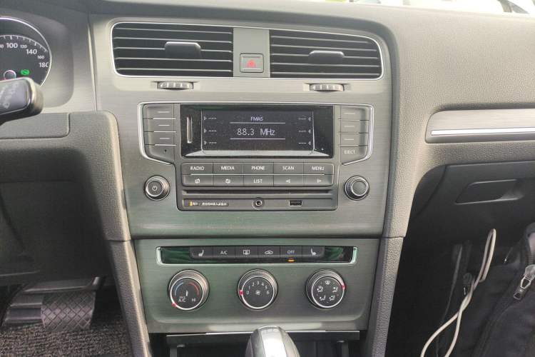 Used Volkswagen Golf 2014 1.4TSI Automatic Luxury Model
