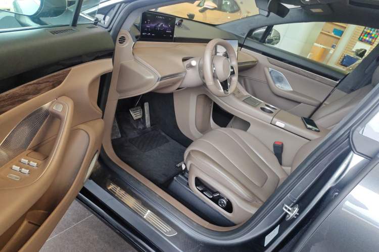 Used Hima Luxeed R7 2025 Range-Extended Version 251 km Max