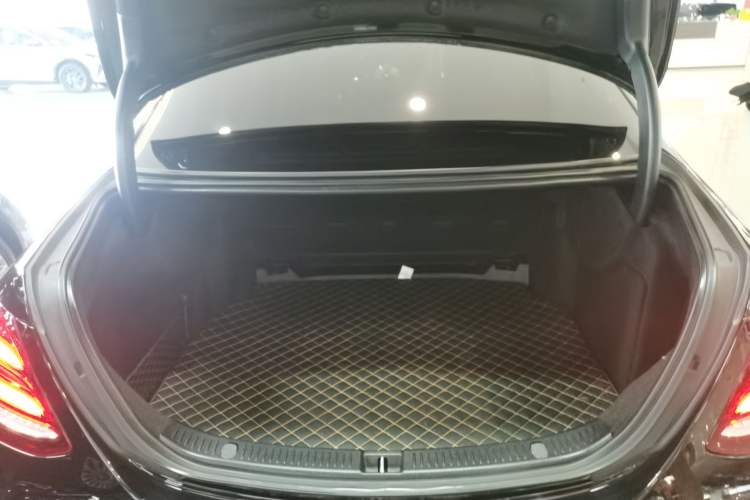 Used Mercedes-Benz E-Class 2020 Restyled E 300 L Exclusive Edition Trunk