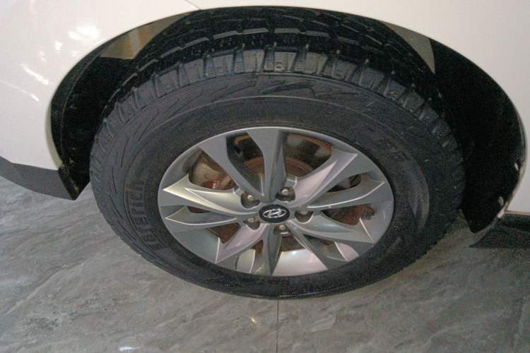 Used Hyundai ix35 2013 2.0L Automatic Two-Wheel Drive Comfort GL China V Standard Exterior 4