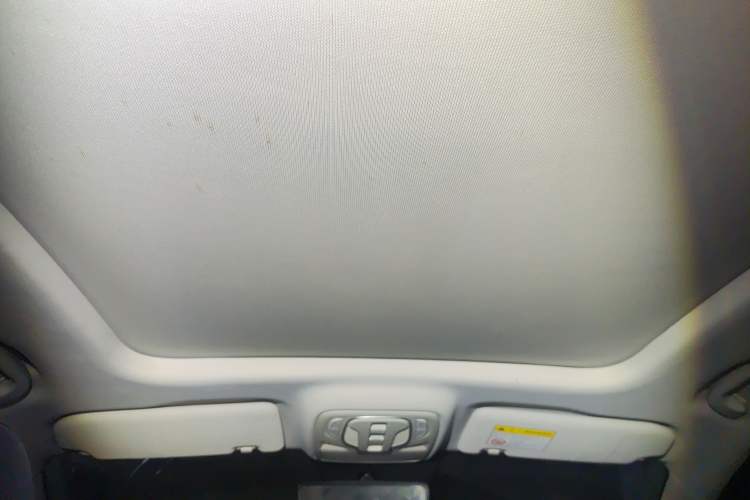 Used MG HS 2018 30T Automatic Two-Wheel Drive Trophy Edition—High-Octane V-Model Headliner