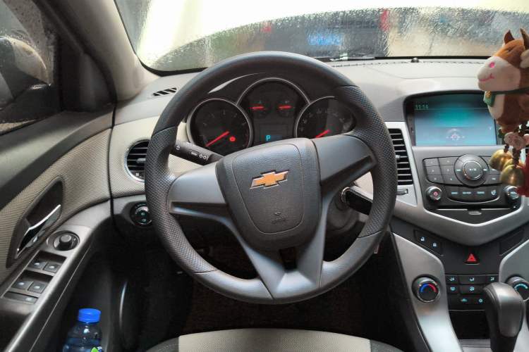 Used Chevrolet Cruze 2013 1.8L SE AT Steering Wheel
