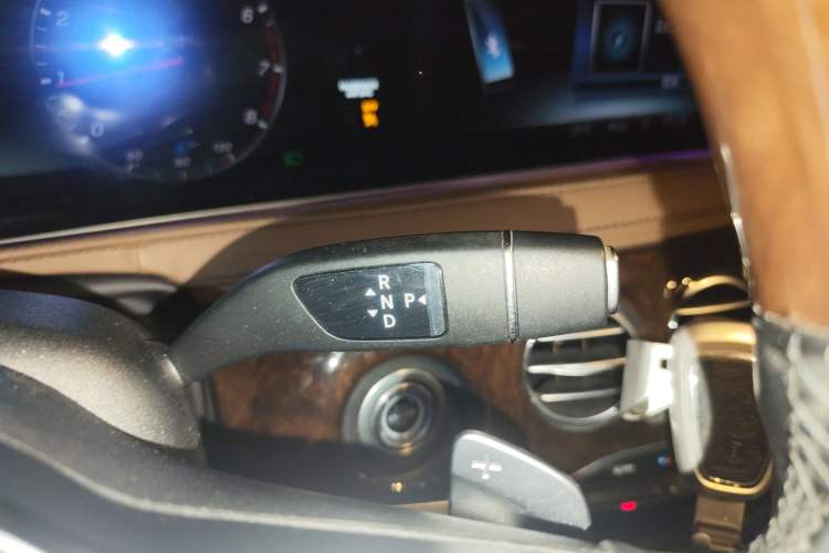 Used Mercedes-Benz Maybach S-Class 2018 S 450 4MATIC Gear Lever