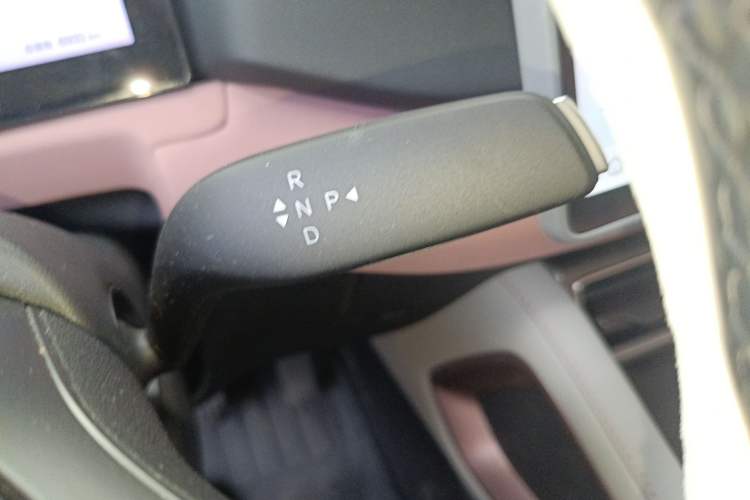 Used BYD Yuan UP 2025 Intelligent Driving Version 401 KM Dynamic Edition Gear Lever