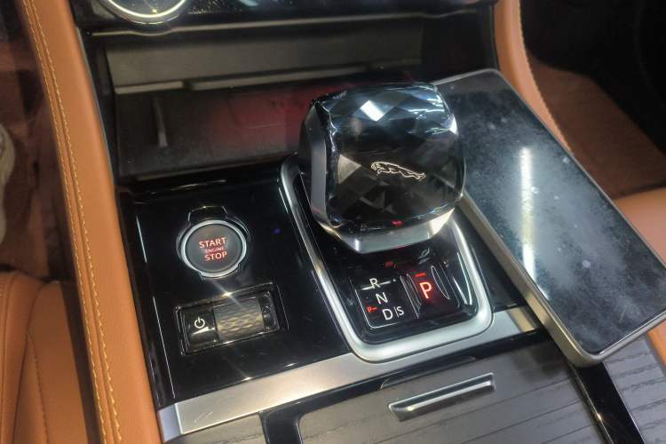 Used Jaguar XFL 2022 XFL 2.0T P250 Two-Wheel-Drive Elite Sport Edition Gear Lever