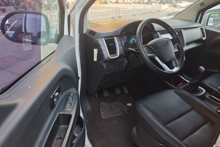 Used Jinbei Gold Hiace M Classic 2022 1.5L Travel Lion Passenger Van 6 Seats