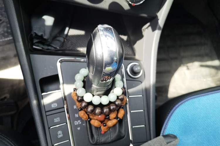 Used Volkswagen Bora 2021 1.5L Automatic Fashionable Smart Connectivity Version Gear Lever