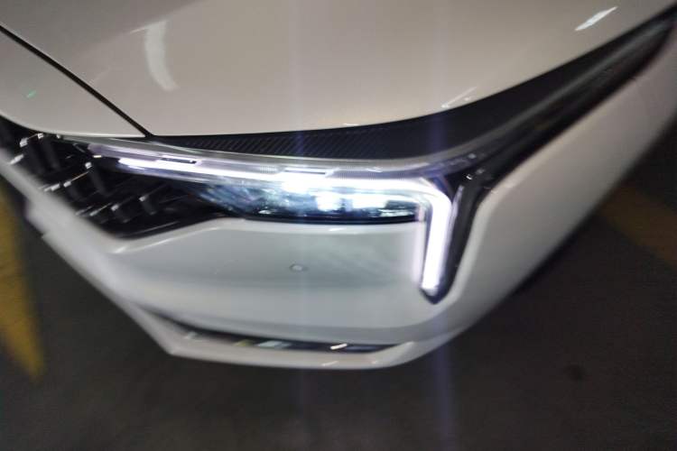 Used Bestune B70 2023 Third Generation 1.5T Automatic Enjoyment Version Left Front Headlight