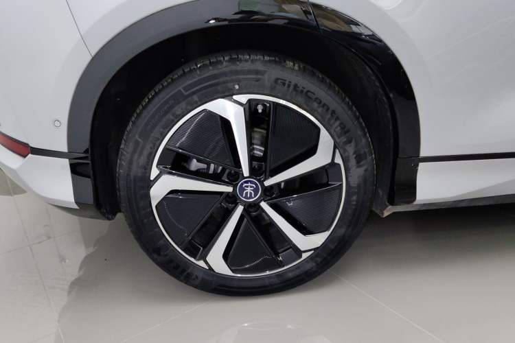 Used BYD Song L EV 2025 Intelligent Driving Version 662 km LiDAR Excellence Edition
