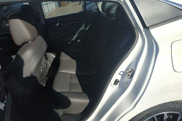 Used Dongfeng Aeolus Yixuan 2020 230T Automatic Dazzle Track Edition