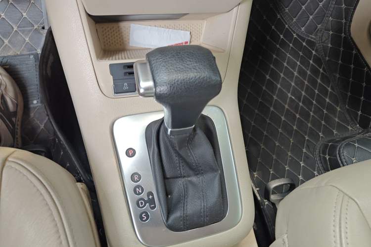 Used Volkswagen Tiguan 2010 1.8 TSI Automatic Two-Wheel Drive Urban Edition Gear Lever
