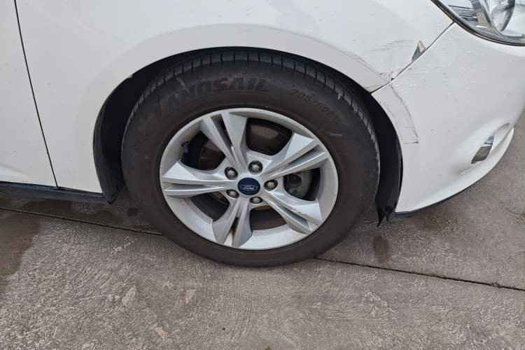 Used Ford Focus 2012 Sedan 1.6L Automatic Fashion Edition Right Front Wheel Hub