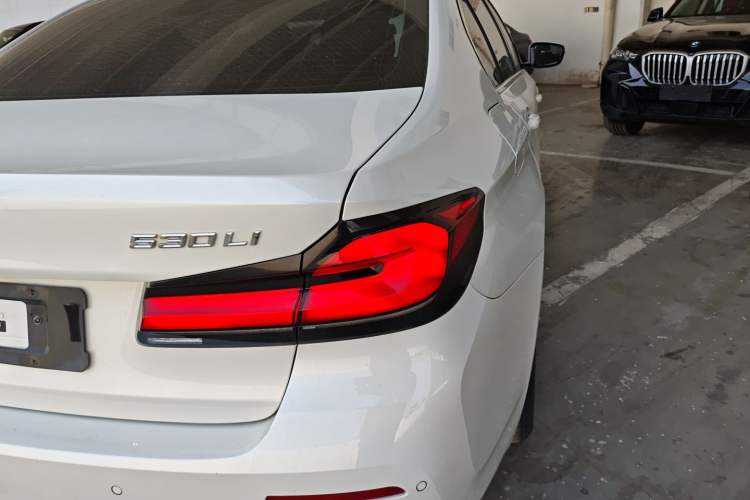 Used BMW 5 Series 2021 530Li Leading Luxury Package Exterior 3