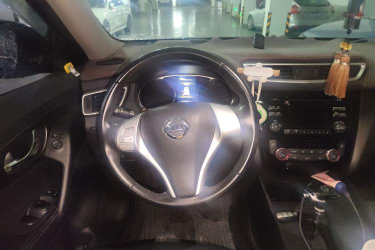 Used Nissan X-Trail 2015 2.0L CVT Comfort MAX Edition 2WD Steering Wheel