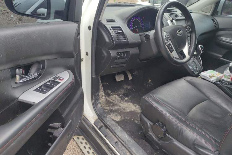 Used BYD S6 2014 2.4L Automatic Prestige 5-Seater