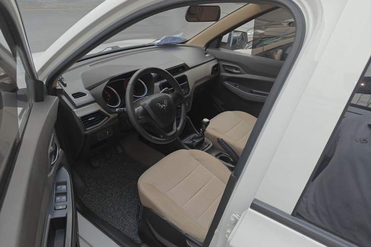 Used Wuling Hongguang 2021 1.5L S Standard Version LAR Left Front Seat