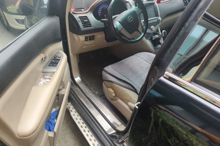 Used BYD S6 2014 2.0L Manual Luxury 5-Seater