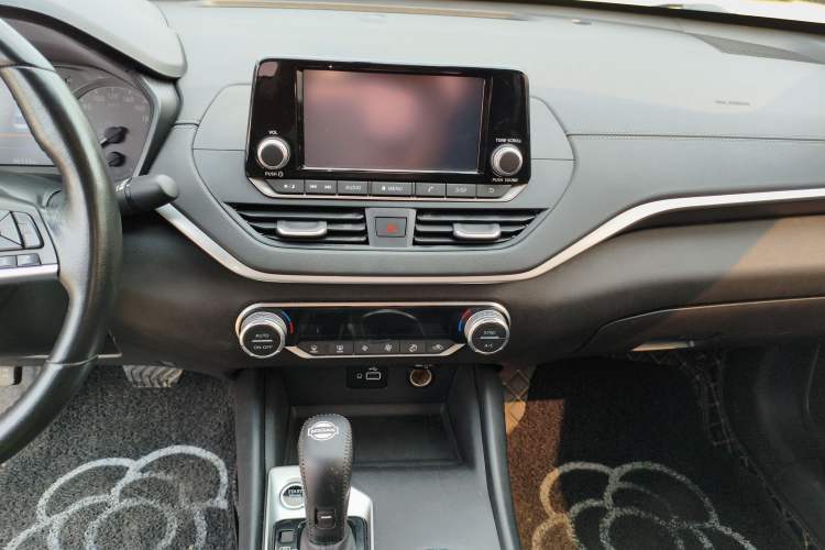 Used Nissan Teana 2019 2.0L XL Comfort Edition Audio And AC Panel