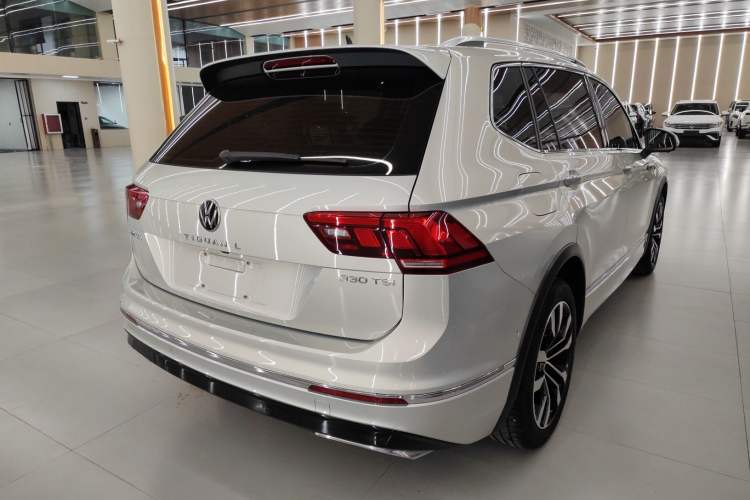 Used Volkswagen Tiguan L 2021 330TSI Automatic Two-Wheel Drive R-Line Enhanced Edition Rear Right 45 Deg