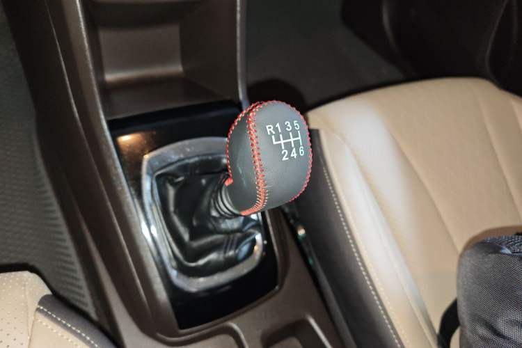 Used Baojun 310W 2017 1.5L Manual Fashion Model China V