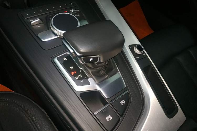 Used Audi A4L 2019 40 TFSI Fashion Version China V