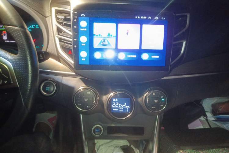 Used BYD Song New Energy 2017 Song DM 1.5TID All-Wheel Drive Prestige Model Audio And AC Panel