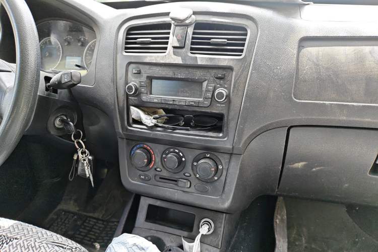 Used Dongfeng Fengon 330 2014 1.3L Manual Utility Version DK13-07 Audio And AC Panel