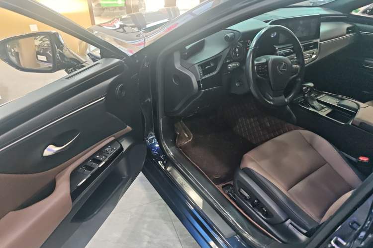 Used Lexus ES 2021 300h Deluxe Edition