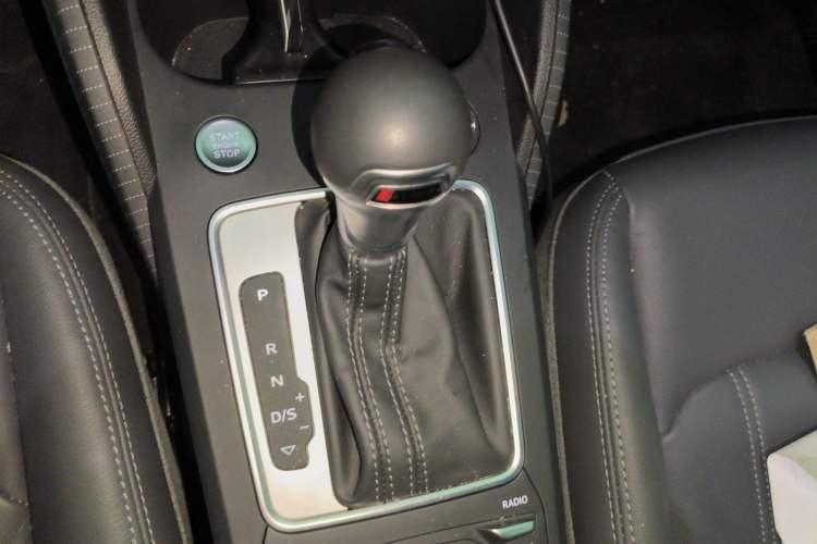 Used Audi Q2L 2022 35 TFSI Fashionable and Elegant Model Gear Lever