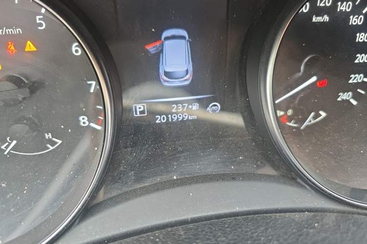 Used Nissan Qashqai 2019 2.0L CVT Luxury Edition Odometer Close Up