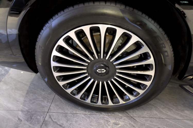 Used Hima AITO M9 2025 Extended-Range Ultra Version 52 kWh 5-Seater Edition Right Rear Wheel Hub