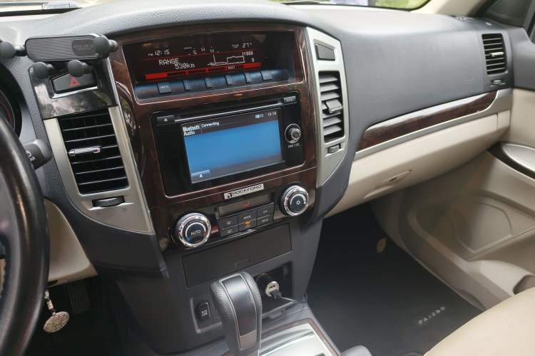 Used Mitsubishi Pajero  Audio And AC Panel
