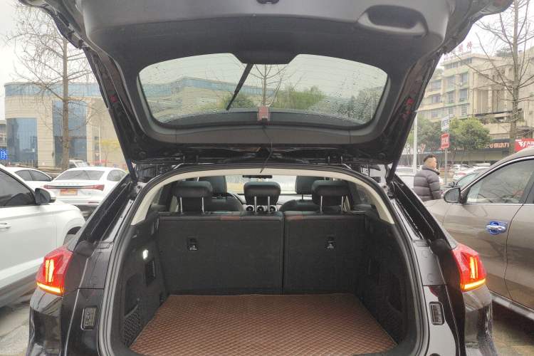 Used Wey VV5 2021 1.5T Two-Wheel Drive Color Pioneer
