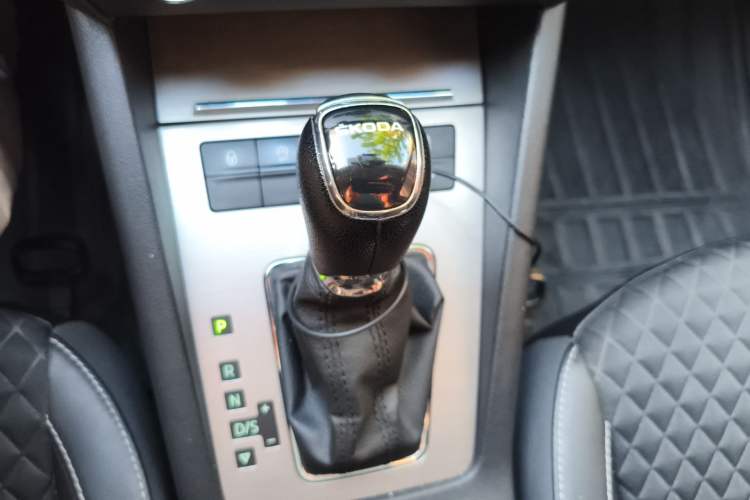 Used Skoda Octavia 2019 1.5L Automatic Smart Drive Luxury Edition China V Standard Gear Lever