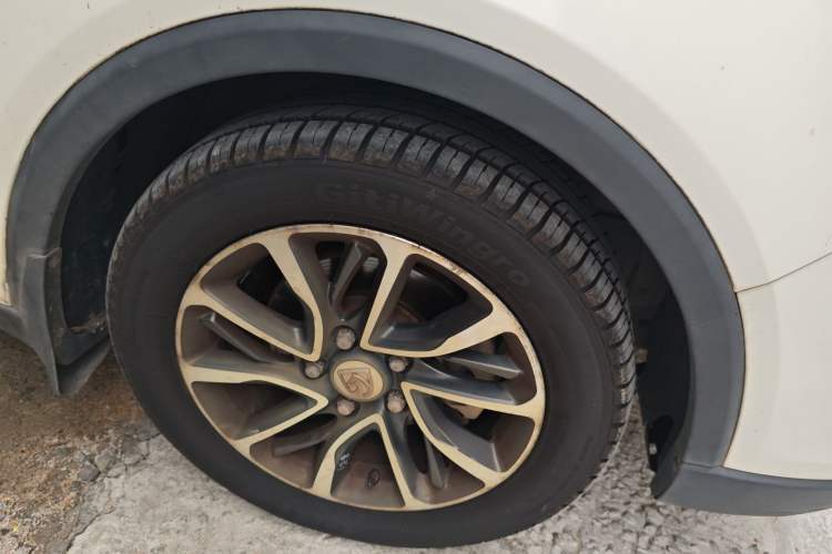 Used Baojun 730 2017 1.5T DCT Fashion Edition 7-Seater China V Emission Standard Right Front Wheel Hub