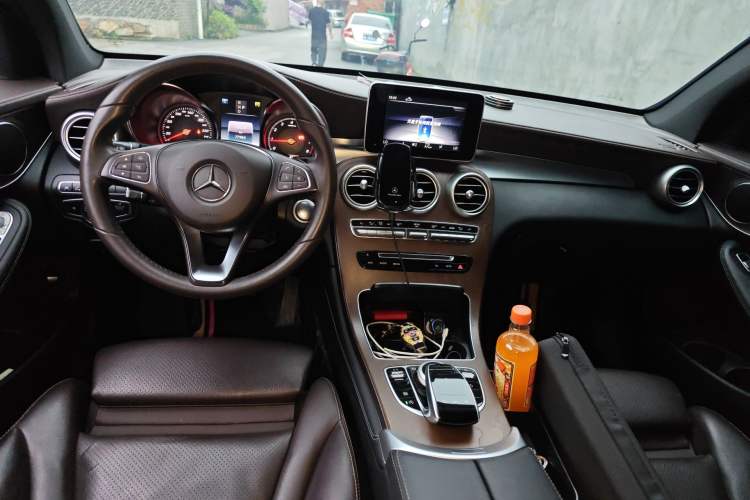 Used Mercedes-Benz GLC 2018 GLC 300 4MATIC Sport Edition Center Console