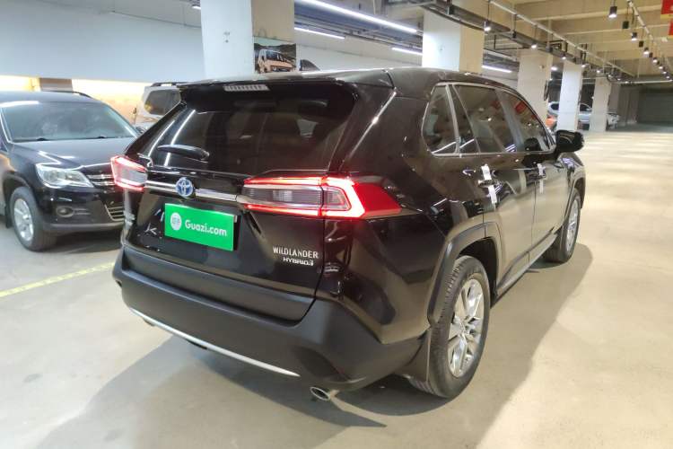 Used Toyota Wildlander 2022 Dual-Motor 2.5L E-CVT 4x4 Luxury PLUS Edition
